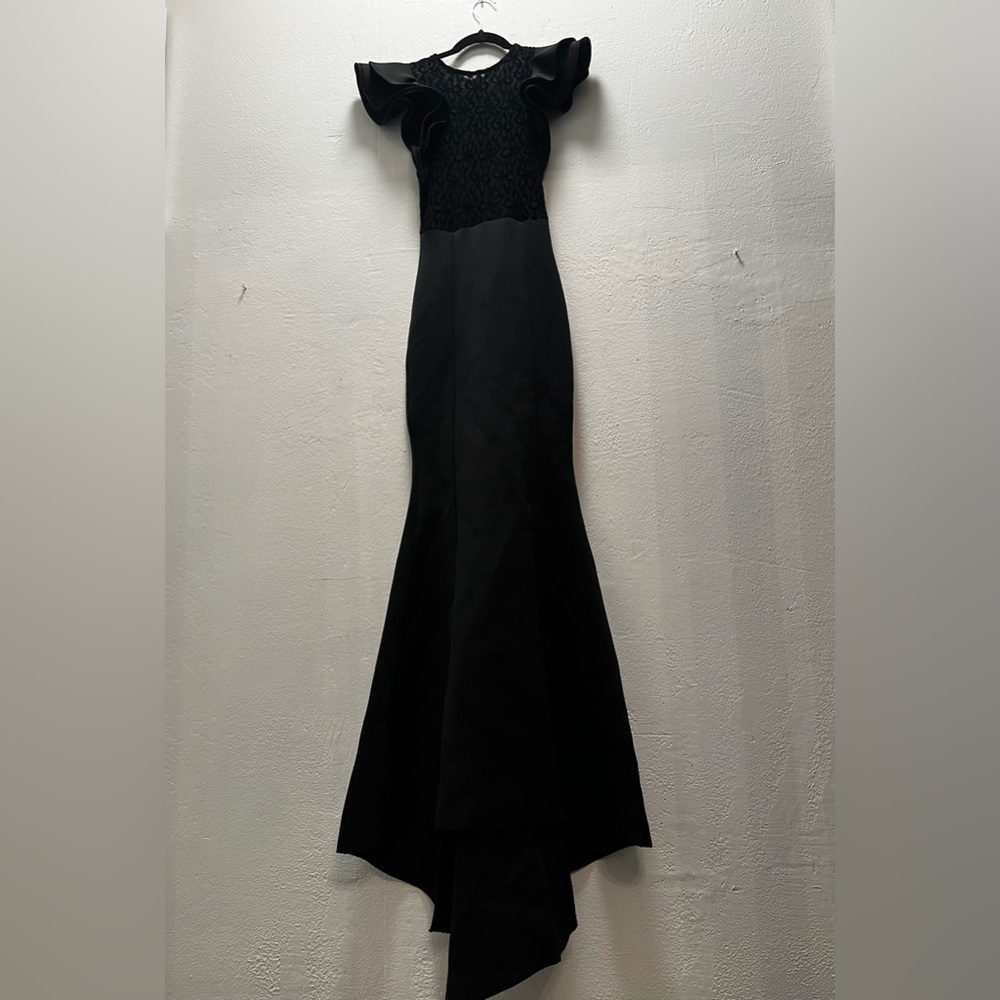Aarón Vick dress Size: S Color : Black lace top mermaid dress. Stretchy fabric
